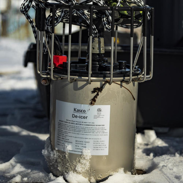 kasco_de_icer_on_lake_dock_close_up