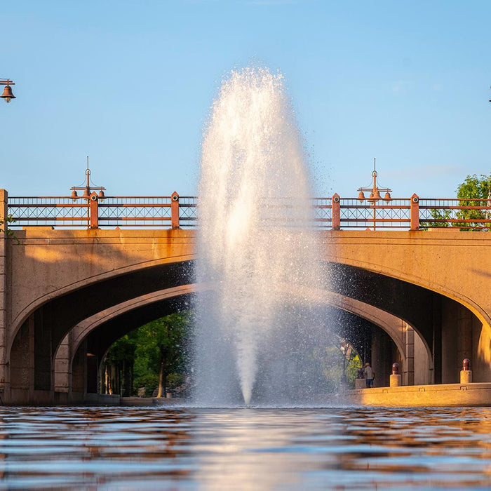 kasco_j_series_birch_spray_pattern_on_water_with_bridge_in_background